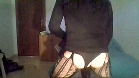 Shemale With Monstercock Webcam Showcases Transsexual Body And Cock