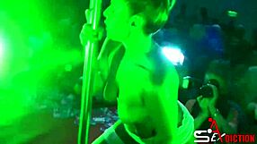 i saw these dancing girls in double show, so hottt