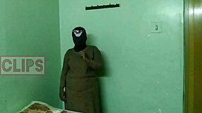 Amateur Girls Anal, Blowjob, and Assfucking with Boyfriend in OYO Room