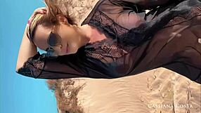 इन छुट्टियों में, मैं समुद्र तट पर शरारती लड़के के साथ जोरदार चोदूँगा