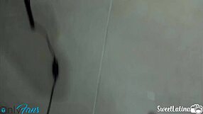 hermosa latina masturbates and fucks with her feet, cumming all over them 😍