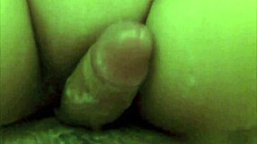 स्टेप ब्रदर को बाथरूम में स्ट्रेस रिलीफ दिलाया हाथों पर ढेर सारा कम