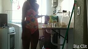 Hey, did you see the maid lose her phone online?