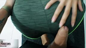 लातीना स्टेपसिस्टर टाइट पैंट्स में रेसिस्ट नहीं कर सका। बेंट ओवर डीप डॉगी क्रीमपाई के लिए।