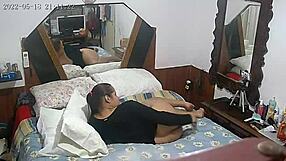 पैटी वाली वॉलंपचुअस मिल्फ अपनी बड़ी गांड हिलाते हुए कैम पर मास्टरबेशन से ऑर्गेज्म तक