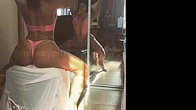 Hot latina girl twerks and shakes her ass vigorously
