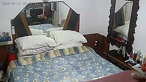 पैटी वाली वॉलंपचुअस मिल्फ अपनी बड़ी गांड हिलाते हुए कैम पर मास्टरबेशन से ऑर्गेज्म तक