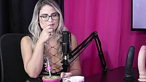 Um Dos Fetiches Era Ter O Dedo Chupado Enquanto Fodia A Buceta E O Outro Era Passar O Bife No Corpo Nu - Espuleta E Himeros Mansion Sheer Red