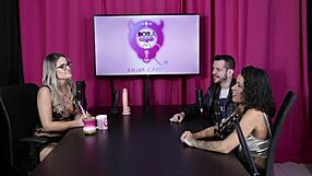 Um Dos Fetiches Era Ter O Dedo Chupado Enquanto Fodia A Buceta E O Outro Era Passar O Bife No Corpo Nu - Espuleta E Himeros Mansion Sheer Red