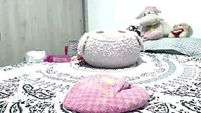 i'm a big butt shemale masturbatin' so hard it feels amazin'