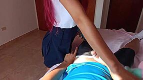 Voy a casa de mi tia y mi caliente sobrina me espera en su habitacion para jugar sorpresa terminamos cogiendo