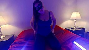 madrastra cachonda ghar mein akeli hone par apne lucky hijastro se chudti hai 1