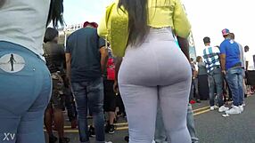 hey, check this hermosa morena walking so hot and tempting today!