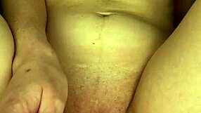 masturbating pussy close-up real amateur day 42!