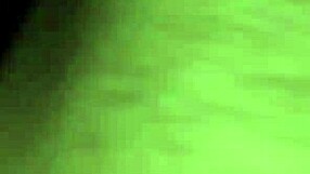 बीवी बिस्तर में सो रही है