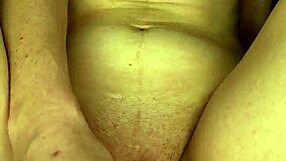 masturbating pussy close-up real amateur day 42!