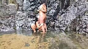 fui passear na cachoeira com a afrodite rj e acabamos nos pegando em um menage com o marido.