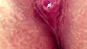 i'm that married woman getting so wet while masturbating