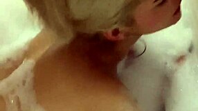 Wow, I entered my neighbor's house and found her in the shower with her big ass!