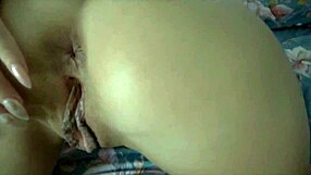 rubia caliente gives blowjob to big cock while kissing shaved pussy. teen 18+ slut dives into wet muff with handjob.