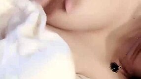 एशियन एमेच्योर प्राइवेट में इंटेंसली मस्ती करती है