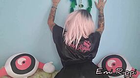 Ninfetinha wakes up horny ready for pussy play