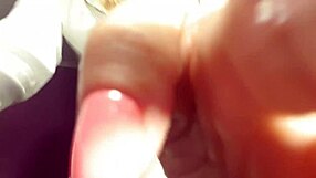 मैंने उसे अपना फुटस्टूल बनाया, फर्श के नीचे पूरा कंट्रोल