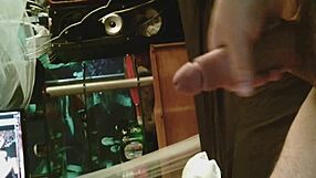 Why settle for solo when wanking can be this hot?