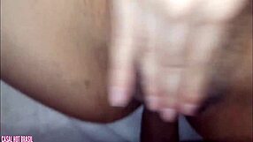 ela gozou e pediu pra arrombar seu cu