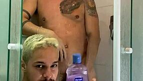 अरे, मैं सिखा रहा हूं कि रिक पैक्साओ जैसे बड़े मोटे लंड को कैसे धोएं, चूसा और साथ में नहाए