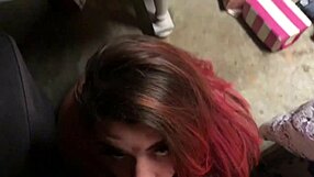 अरे बेब, देख इस बीबीडब्ल्यू की विशाल प्राकृतिक चूचियाँ गैरेज में चूस रही