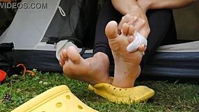 Four minutes, hot mom in law cleans her smelly feet with a napkin