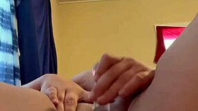 luvmypains plays with toys in a solo session