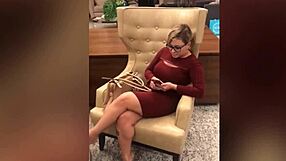 Depois de uma noite de balada esposa novinha chamou fa e sentou no pau grande ficou gemendo mostrou a bunda grande e enquanto cavalgava!