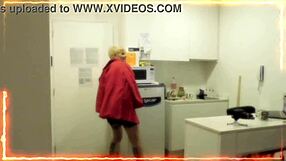 Le coji el novio a mi hermanastra mientras estaba en el baño