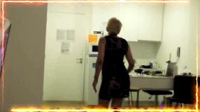 Le coji el novio a mi hermanastra mientras estaba en el baño