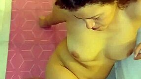 she demands milk on her face in amateur cumshot