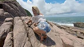 gozando na beira do mar with blonde latina milf outdoor masturbation