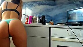 Cute Sexydea fingers herself on live webcam show