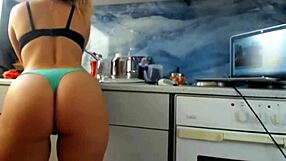 Cute Sexydea fingers herself on live webcam show