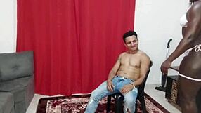 Preta gostosa dança e excita dotado até por na bucetinha