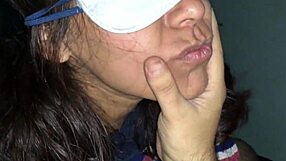 petera argentina con ojos vendados chupa pija