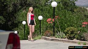 Mature women are very elegant and tiring giving riding top part on her partner