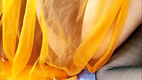 भारतीय लड़की गहरी उत्तेजना से कई बार झड़न महसूस करती