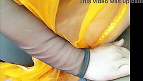 भारतीय लड़की गहरी उत्तेजना से कई बार झड़न महसूस करती