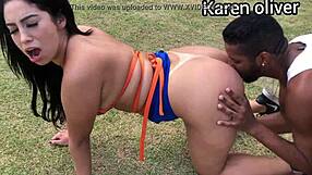 treinador passes cock to student instead of teaching