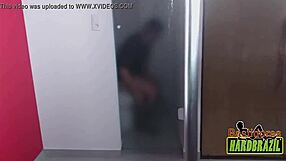 राफाएला डेनार्डिन ब्राज़ील की सबसे बड़ी चूचियाँ स्टीमी शावर सीन में दिखाती है