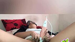 esposa latina masturbates as a gift for subs, looking for tributes