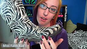 मिस फेथ रे के फेमडॉम रोलप्ले में रेनबूट्स चाटो