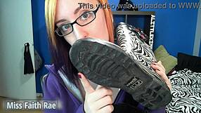 मिस फेथ रे के फेमडॉम रोलप्ले में रेनबूट्स चाटो